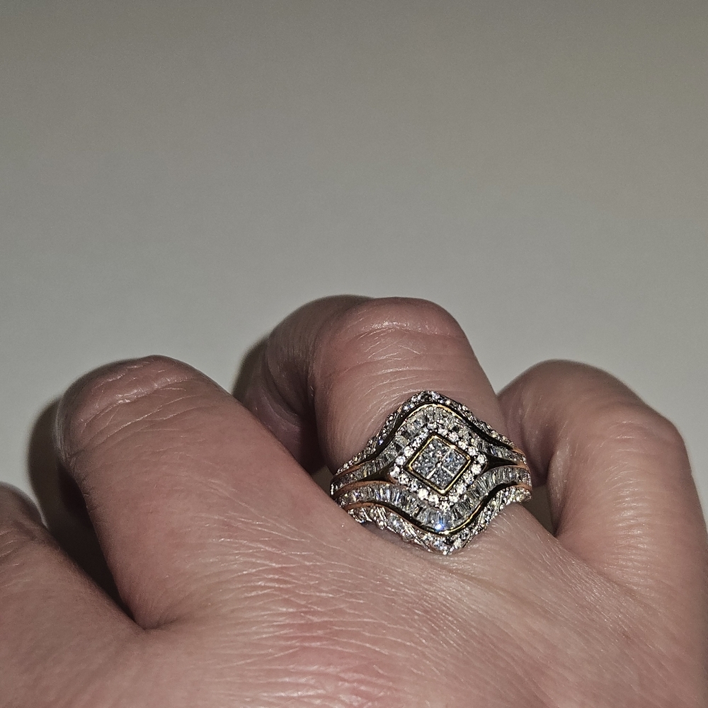 Exquisite Ring Size 8 - Picture 4 of 13